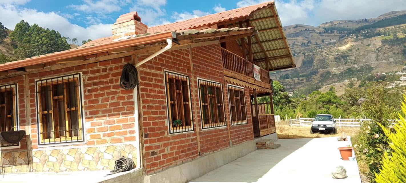 Patios con árboles frutales